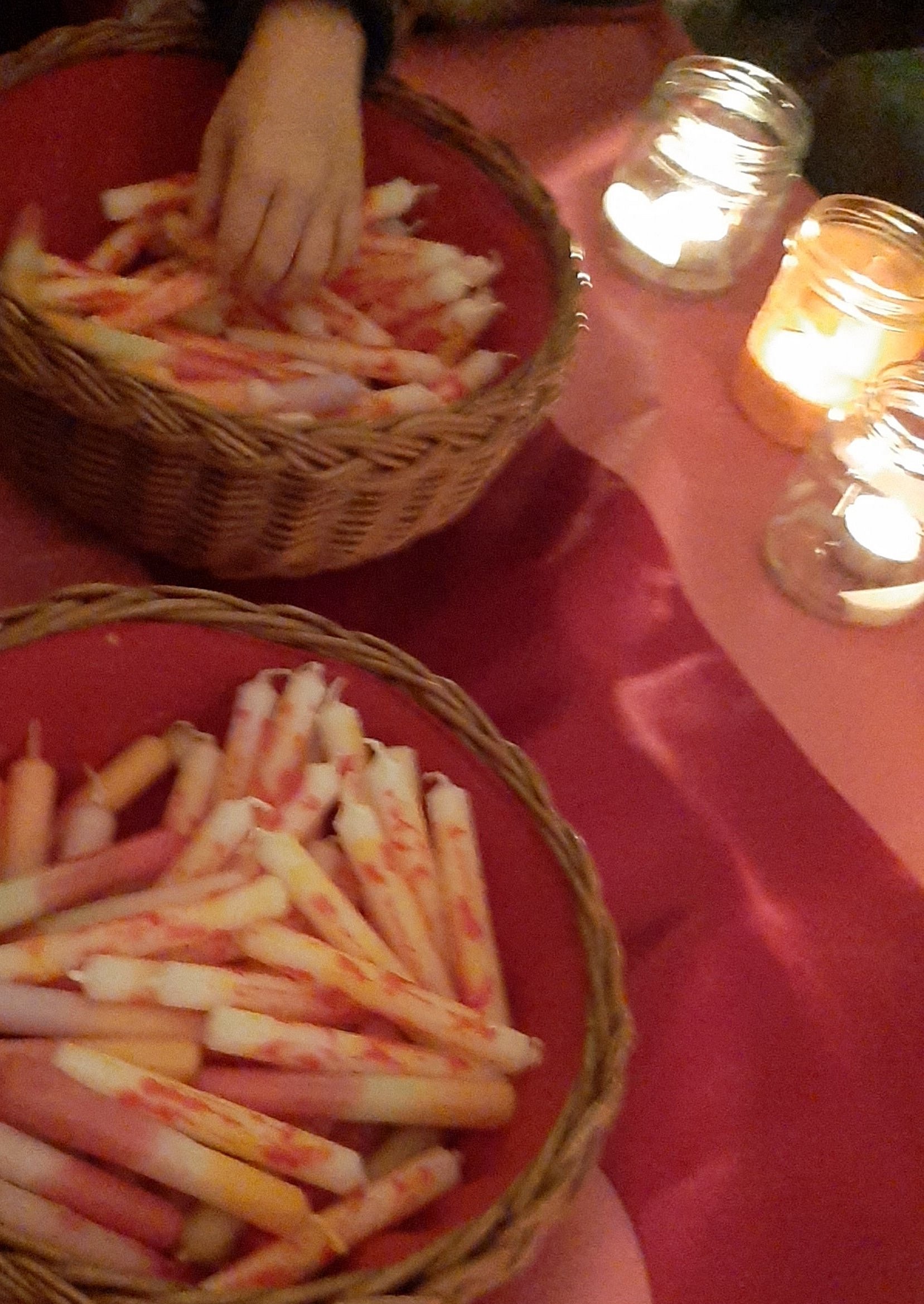 ...jedes Kind bekam eine bunte Kerze...