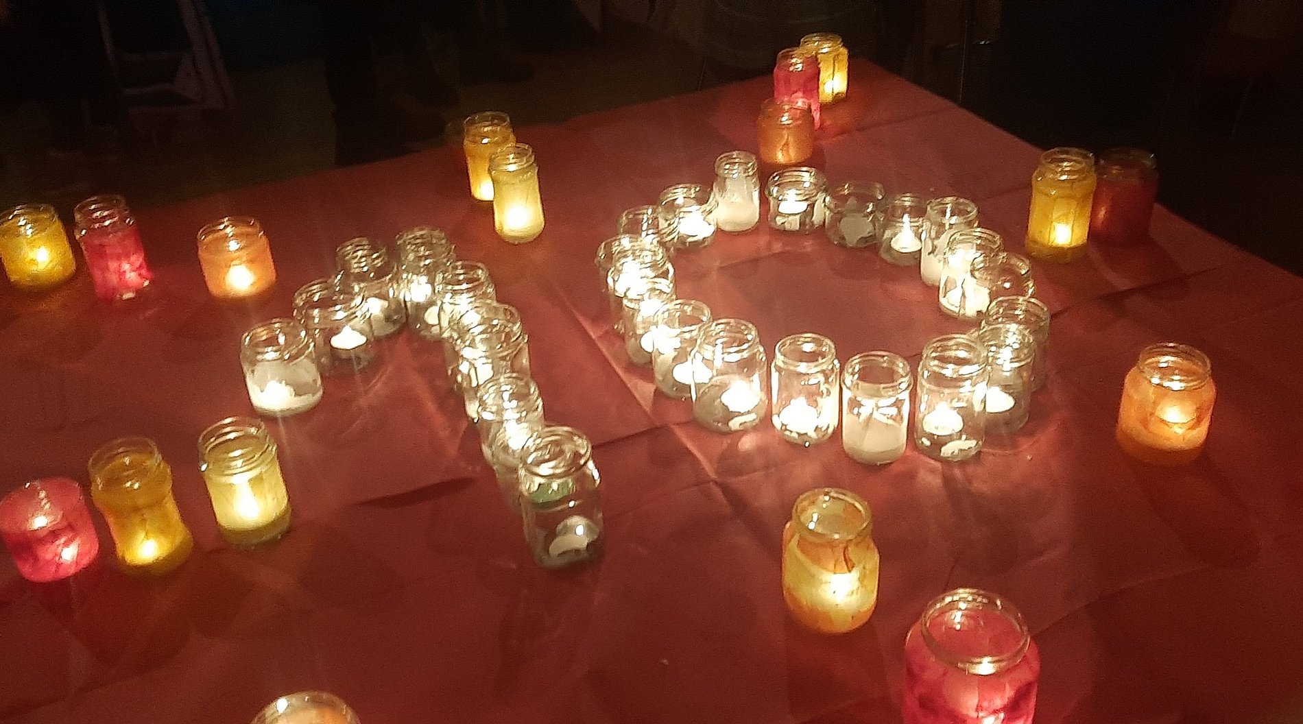 Lichterbild wetterbedingt im Pfarrhof statt auf dem Marktplatz